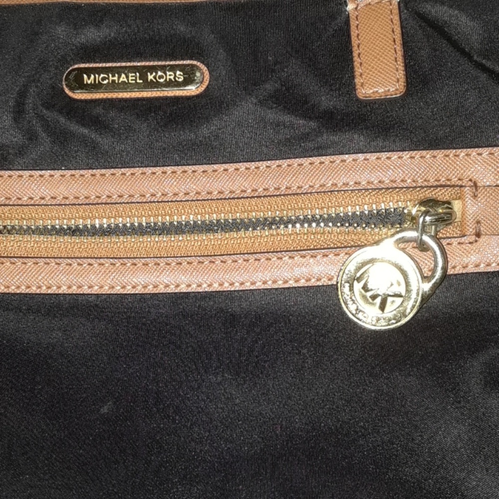 Small MICHAEL KORS HANDBAG - Picture 2 of 5